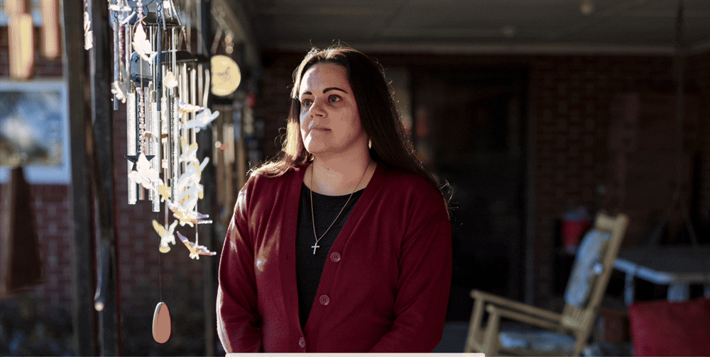 An animated view scrolling through the “I couldn’t function” section of thethe Vera Institute's data story titled: “I’m Free, but I’m in Prison” The Economic Impacts on Mothers of Having an Incarcerated Co-parent. Designed and built by Graphicacy.